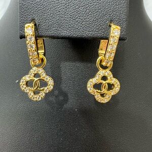 Beautiful huggy style fashion jewelry earrings